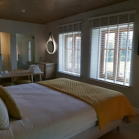 Entre Champs Bed & Breakfast *